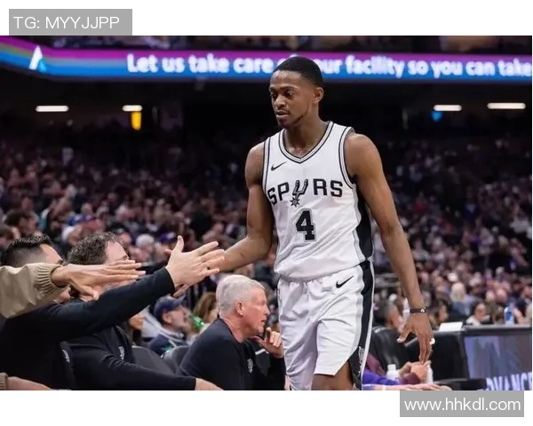 德阿隆福克斯如何在NBA赛场上展现领导力与潜力的双重魅力