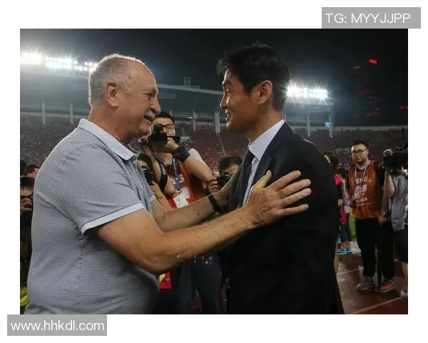 恒大与开新激战正酣比分揭晓引发球迷热议与期待 恒大与开新激战正酣比分揭晓引发球迷热议与期待