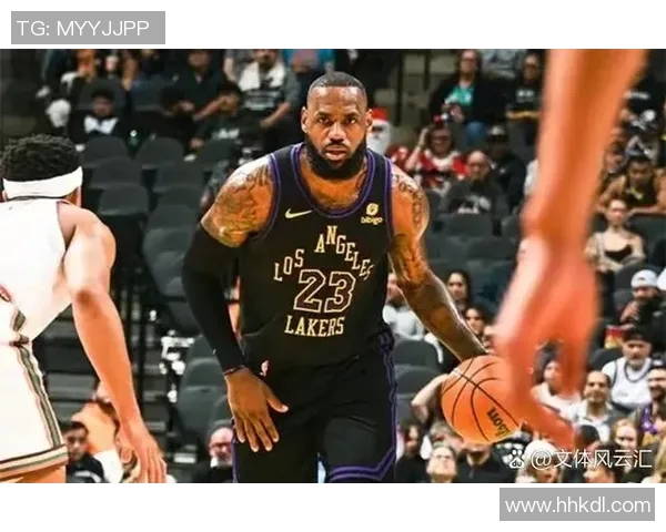 施罗德领衔湖人对决马刺全力争胜展现球队实力与韧性 施罗德领衔湖人对决马刺全力争胜展现球队实力与韧性